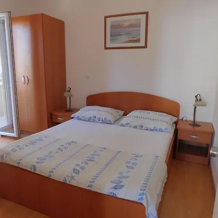 Apartment In With Terrace, Air Conditioning, Wifi, Washing Machine 202-3 Tucepi