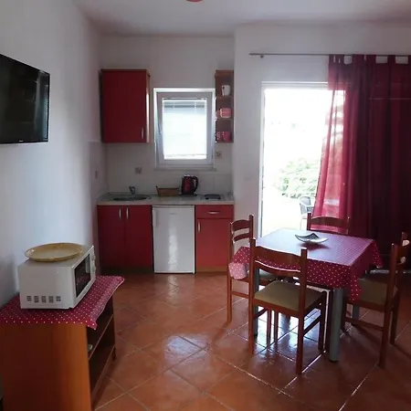 Apartment In With Terrace, Air Conditioning, Wifi, Washing Machine 202-3 Tucepi