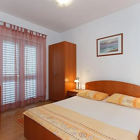 Apartment In With Terrace, Air Conditioning, Wifi, Washing Machine 202-3 *