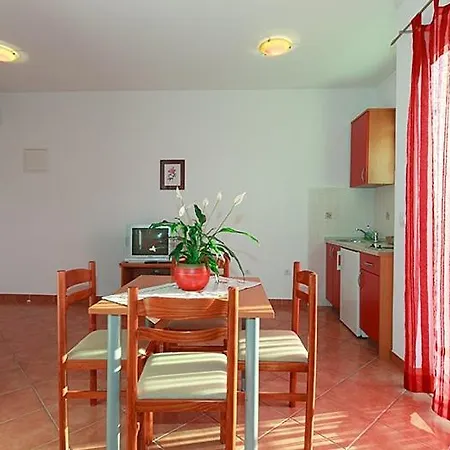 Apartment In With Terrace, Air Conditioning, Wifi, Washing Machine 202-3 *