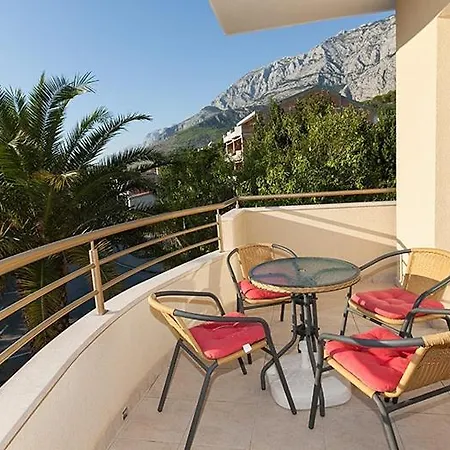 Apartment In With Terrace, Air Conditioning, Wifi, Washing Machine 202-3